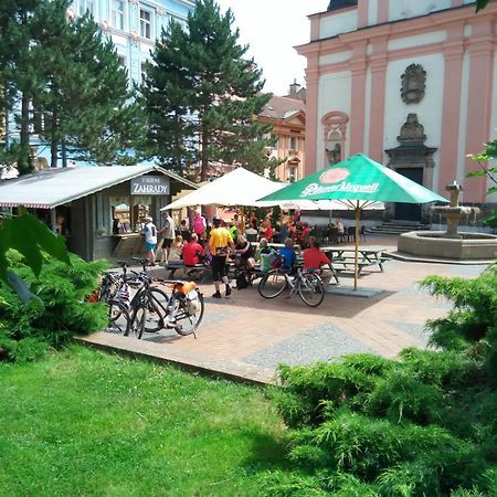 Apartments Rose Garden Дечин Екстериор снимка