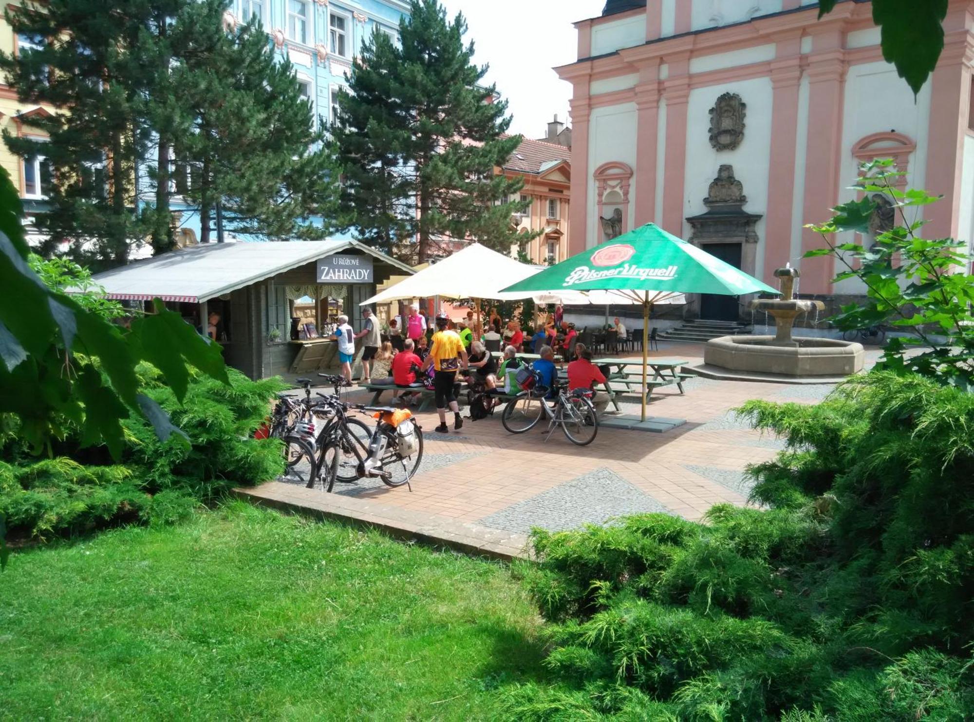 Apartments Rose Garden Дечин Екстериор снимка
